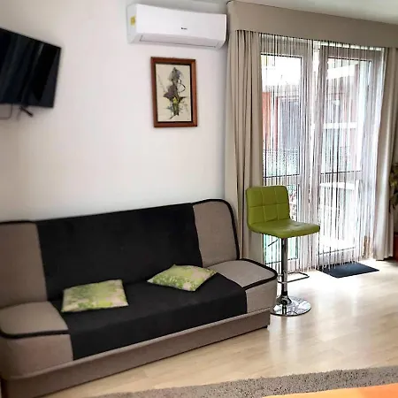 Art Eden Apartment *